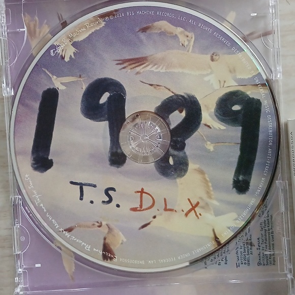 Offical TAYLOR SWIFT 1989 Deluxe CD - 13 Polaroids 1989 Deluxe Edition CD - Picture 5 of 16